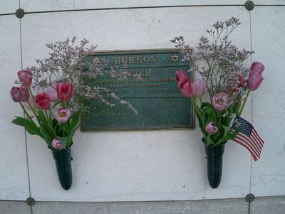 where Peter Hurkos is burried